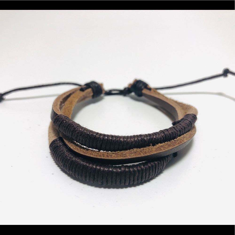 Adjustable leather bracelet